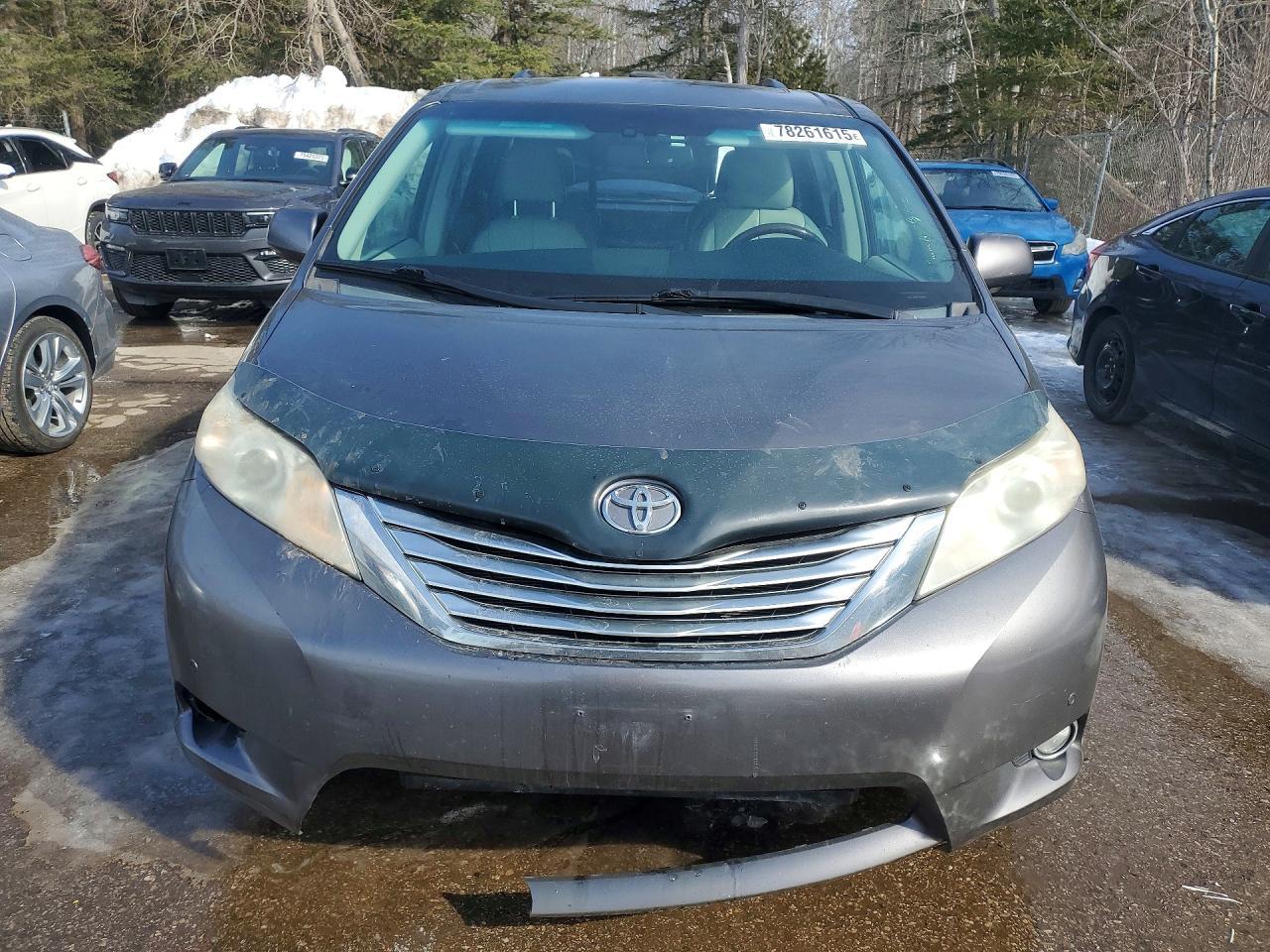 2011 TOYOTA SIENNA