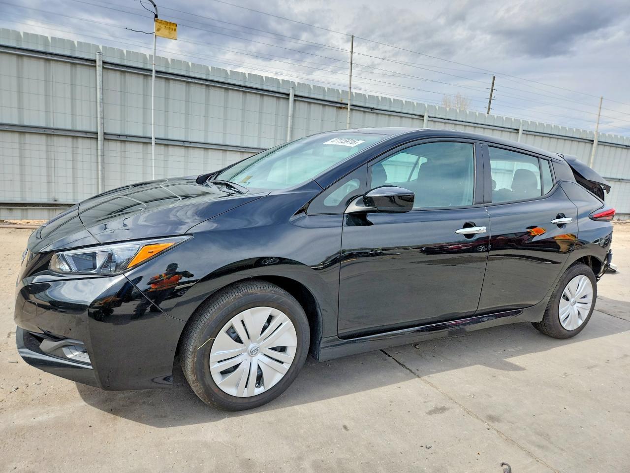 2025 NISSAN LEAF