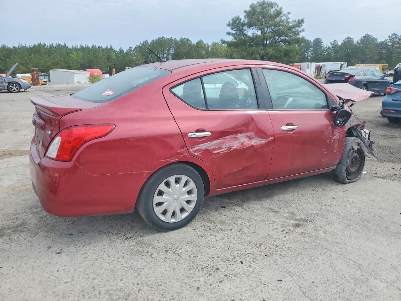 2017 NISSAN VERSA