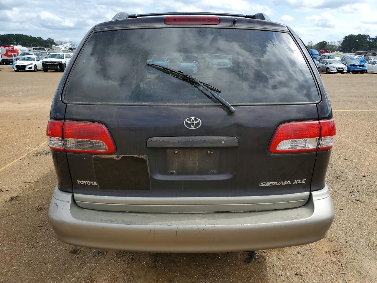 2001 TOYOTA SIENNA