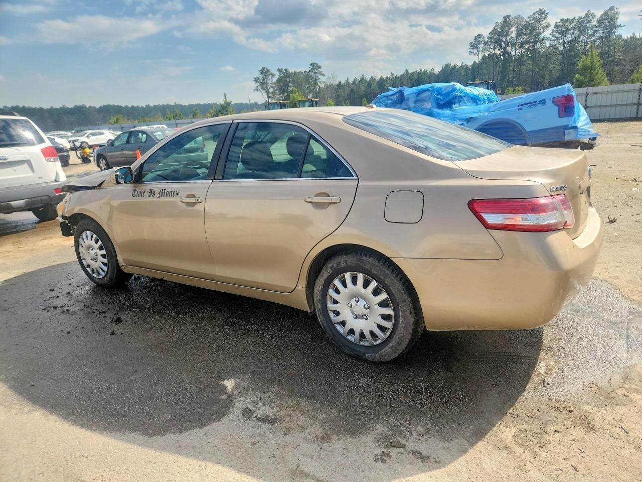 2011 TOYOTA CAMRY