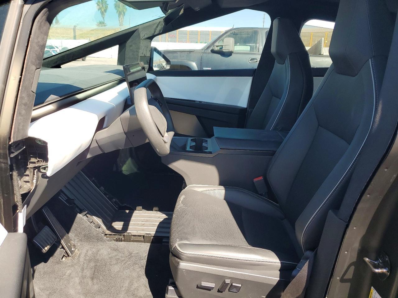 2024 TESLA Cybertruck