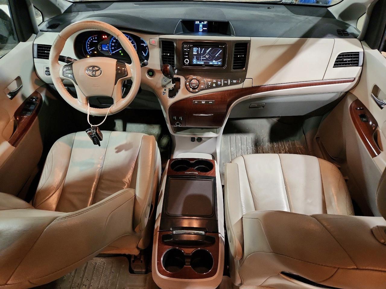 2014 TOYOTA SIENNA