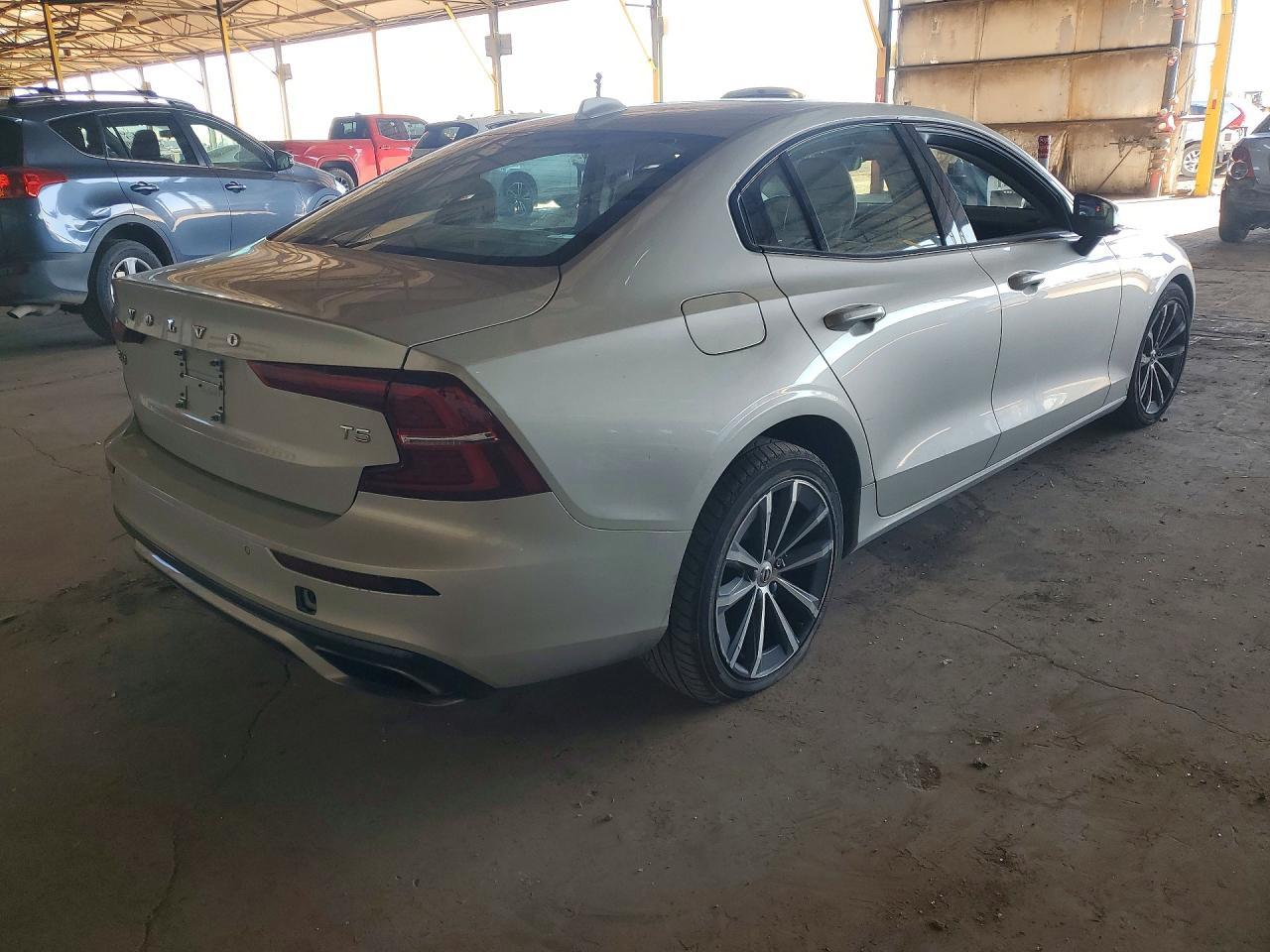 2021 VOLVO S60