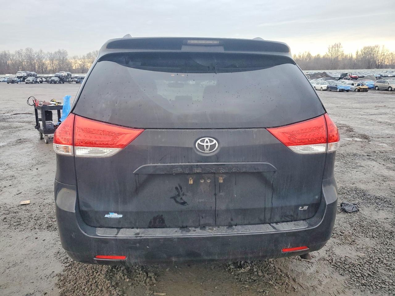 2014 TOYOTA SIENNA