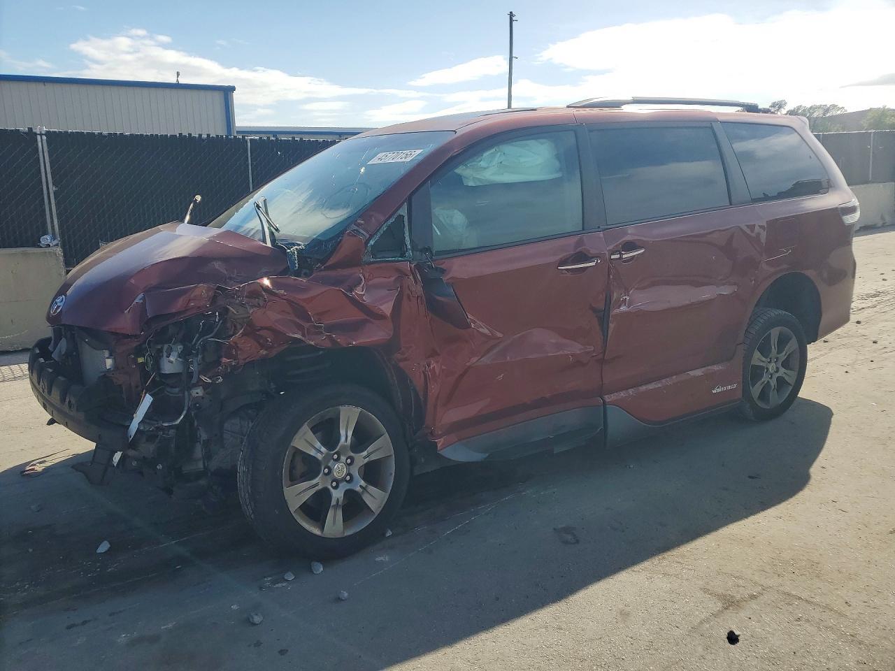 2015 TOYOTA SIENNA