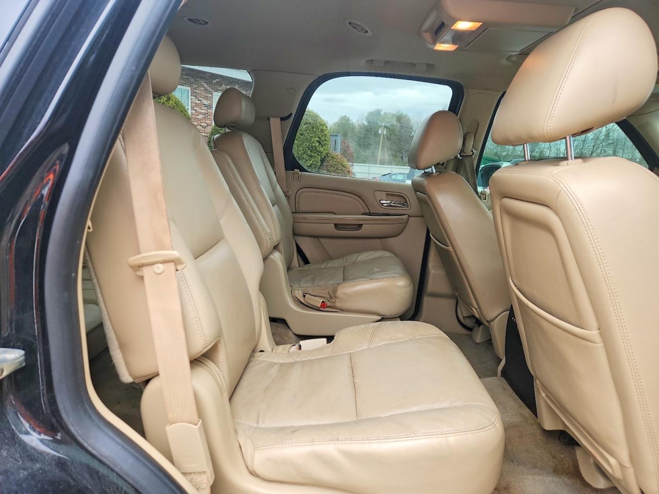2010 CADILLAC ESCALADE