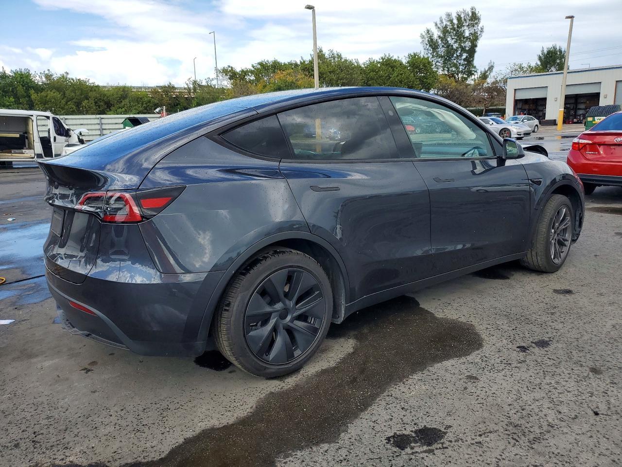 2024 TESLA MODEL Y