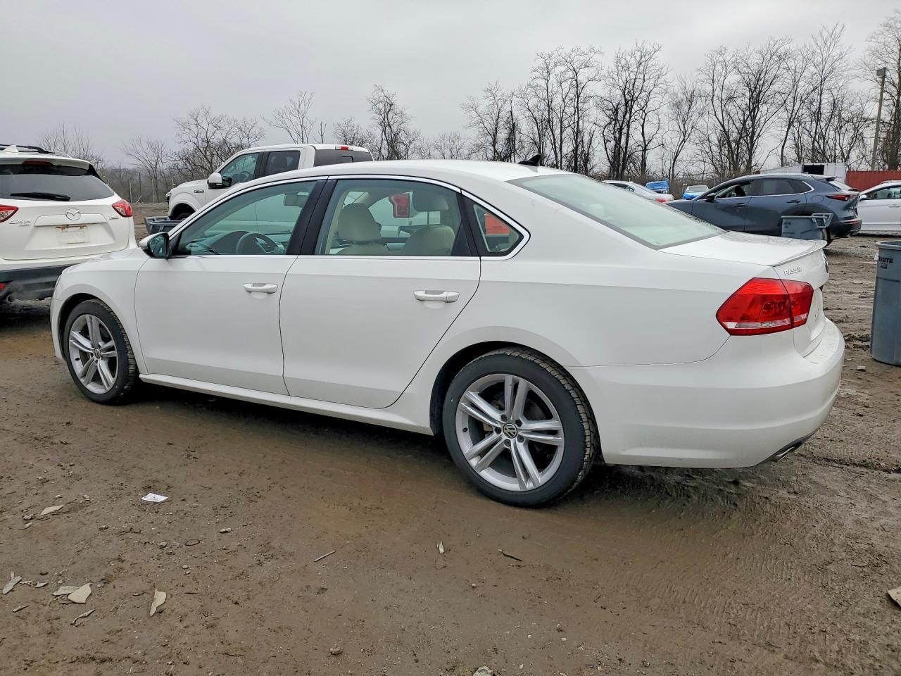 2012 VOLKSWAGEN Passat