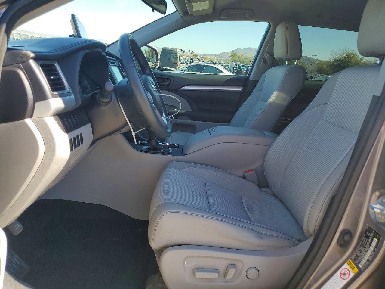 2016 TOYOTA HIGHLANDER