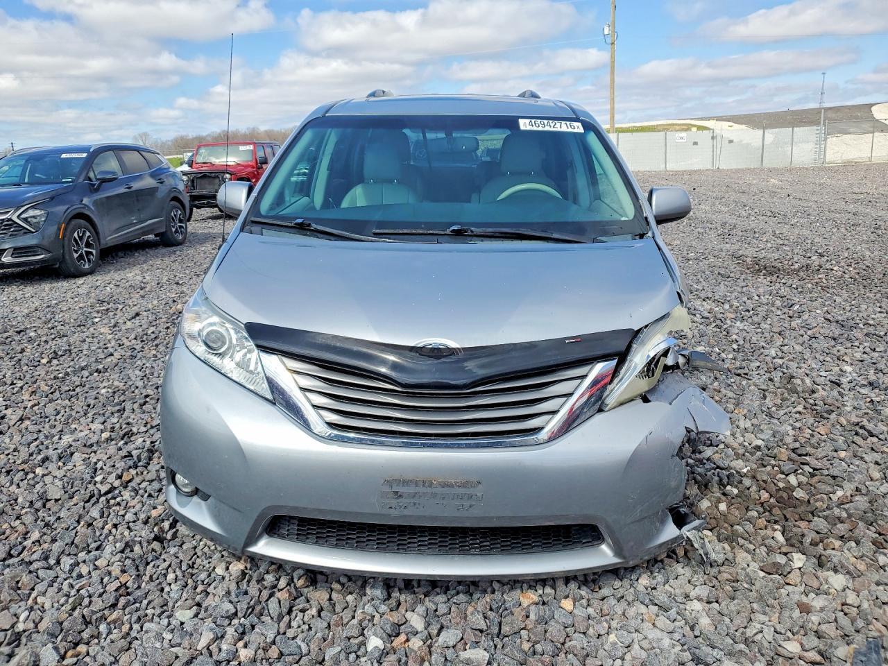 2012 TOYOTA SIENNA