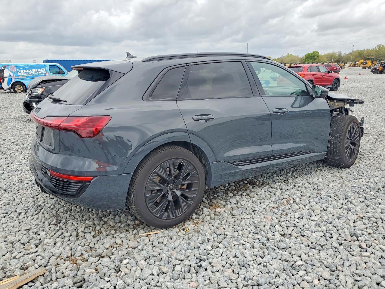 2024 AUDI Q8
