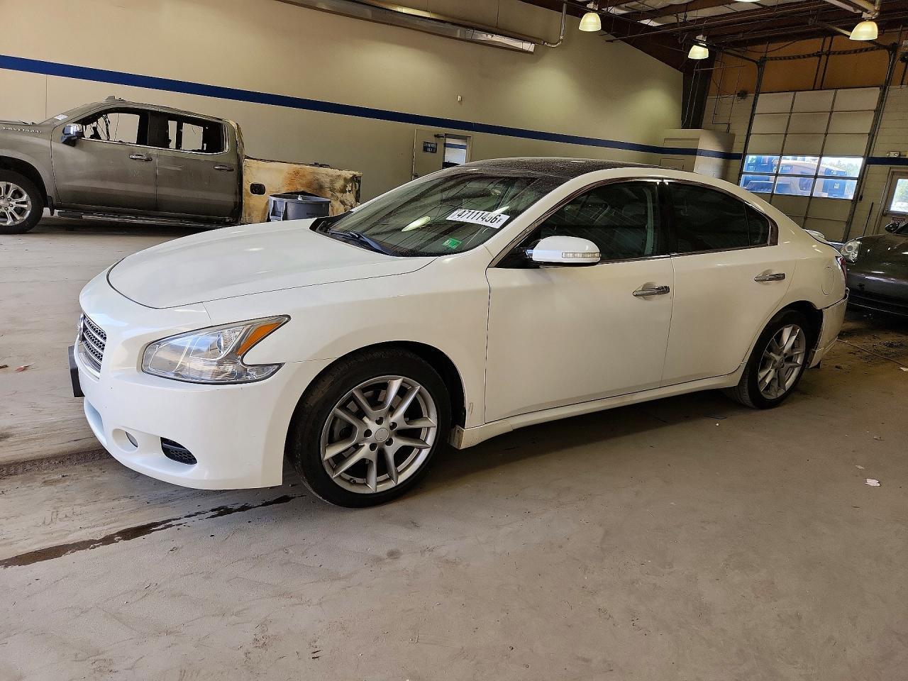 2010 NISSAN Maxima