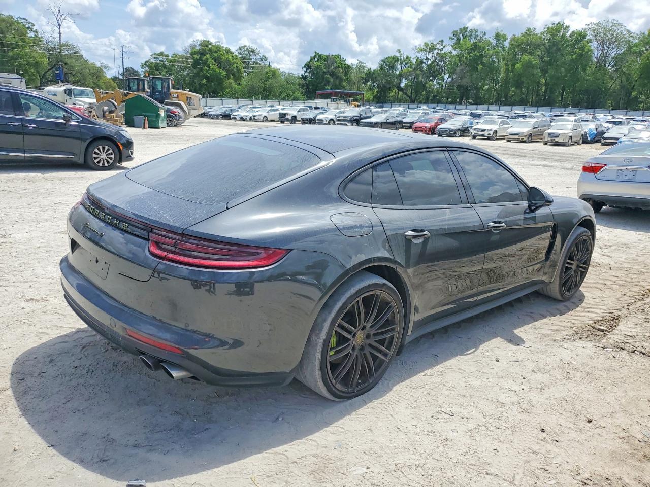 2018 PORSCHE Panamera