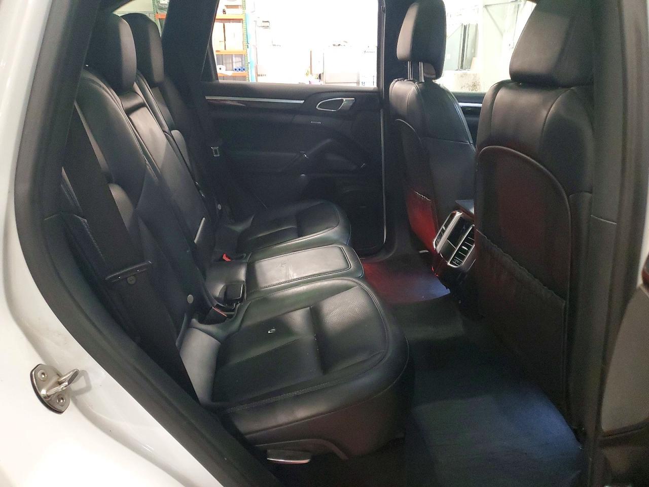 2015 PORSCHE CAYENNE