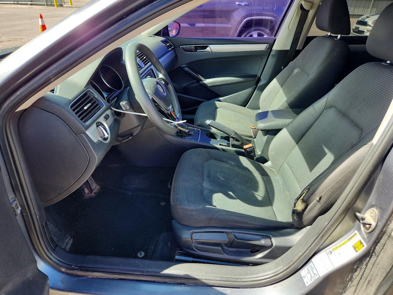 2016 VOLKSWAGEN Passat