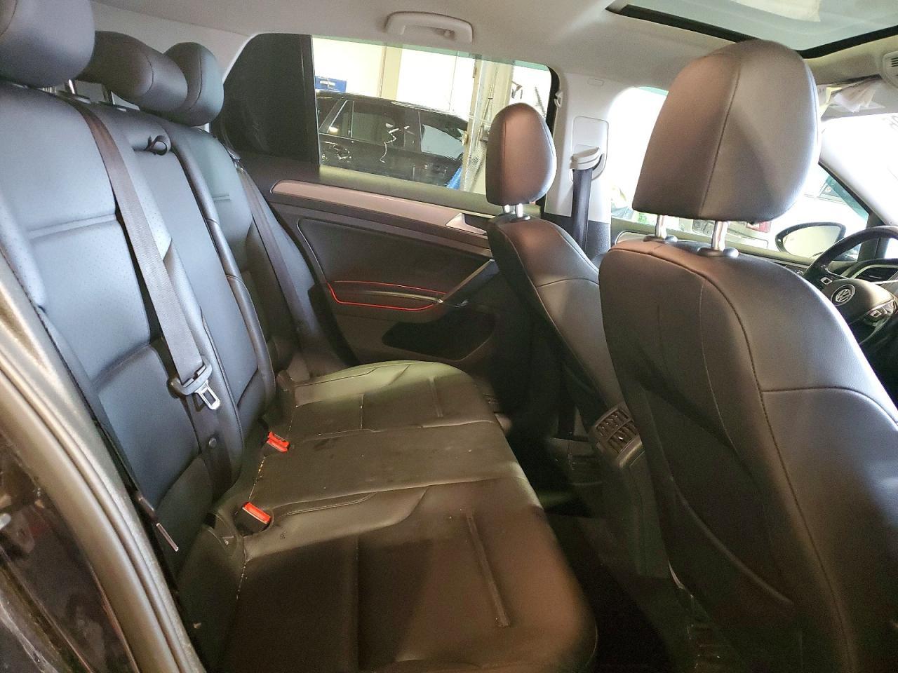 2017 VOLKSWAGEN GOLF