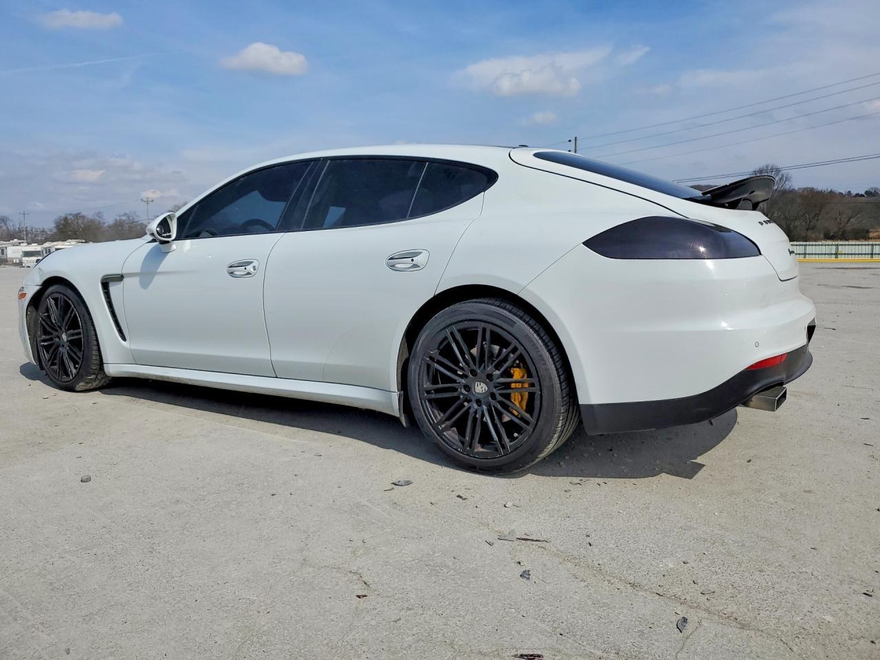 2016 PORSCHE Panamera