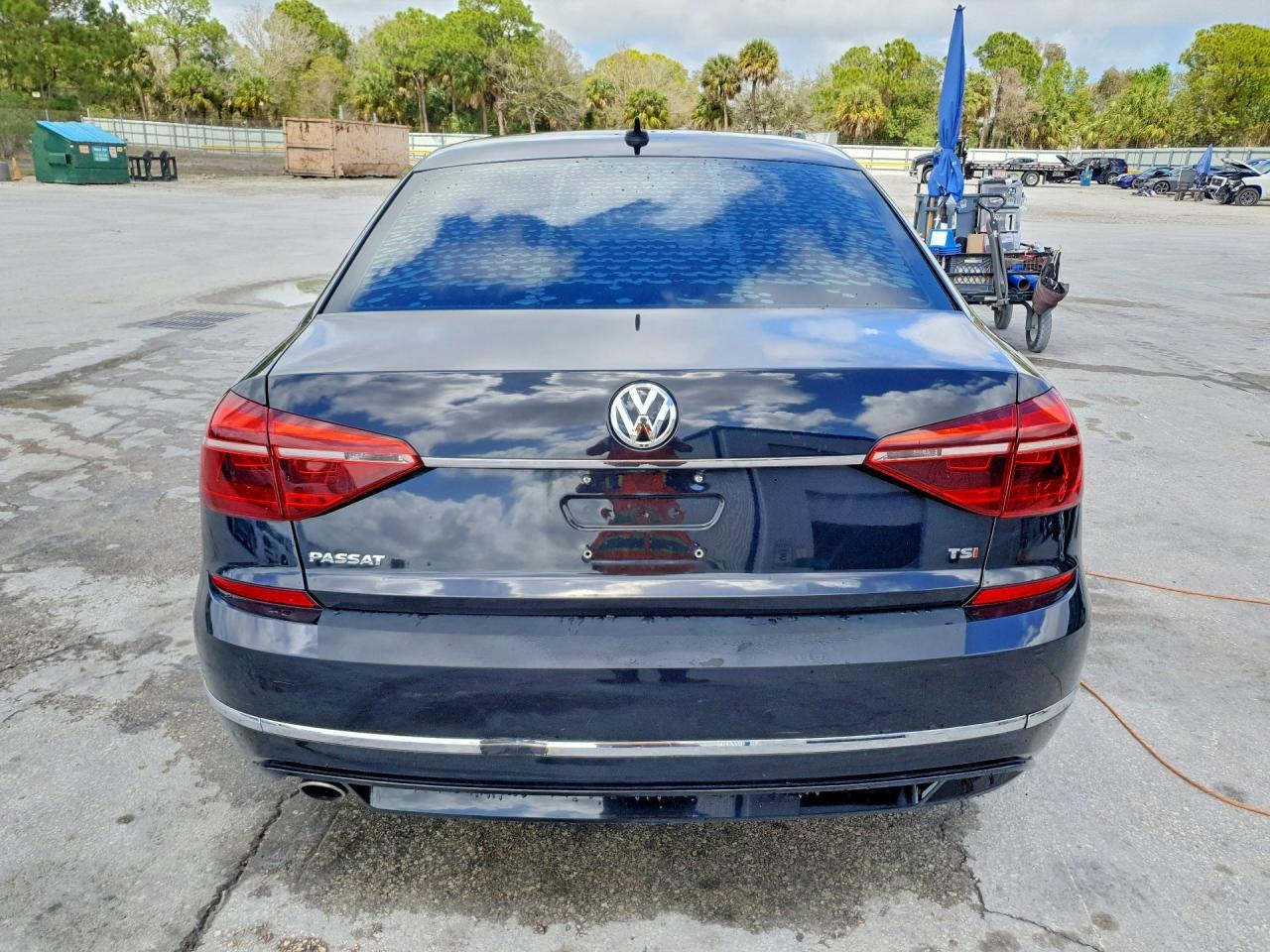 2017 VOLKSWAGEN Passat