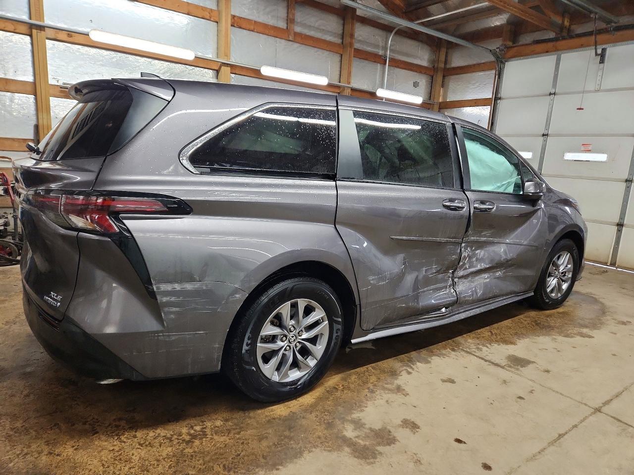 2023 TOYOTA SIENNA
