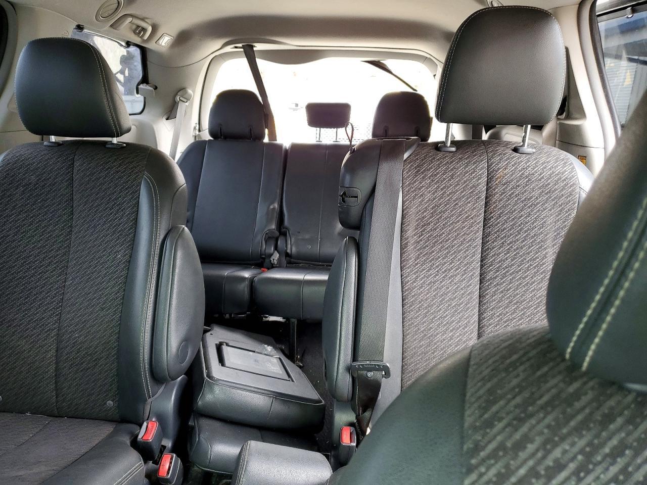 2011 TOYOTA SIENNA