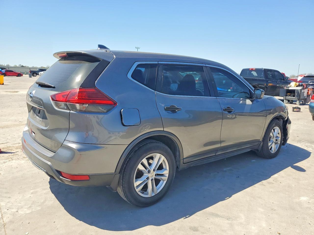 2017 NISSAN ROGUE