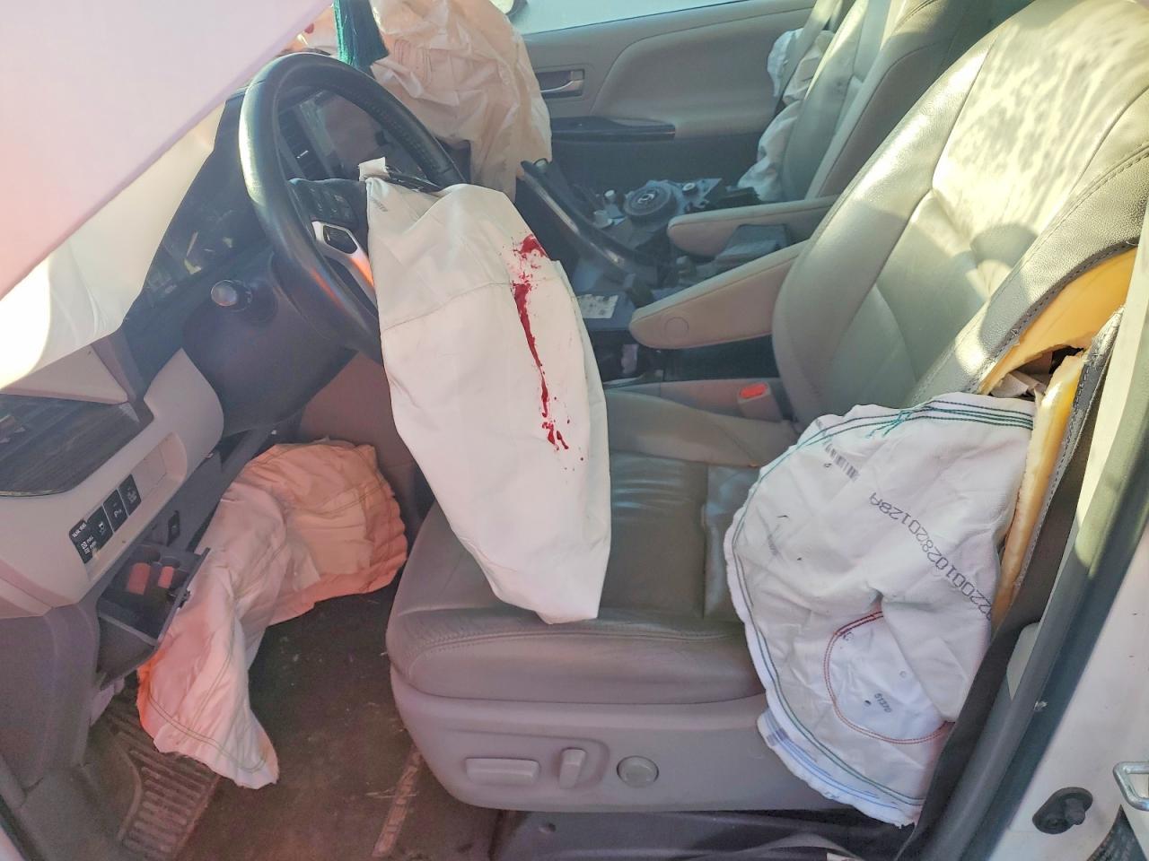 2016 TOYOTA SIENNA