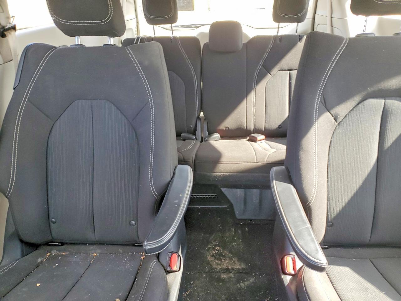 2020 CHRYSLER Voyager