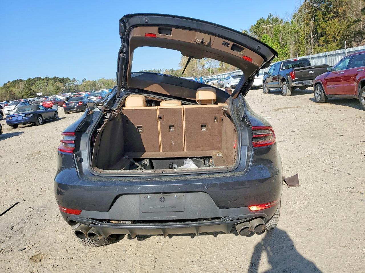 2017 PORSCHE Macan