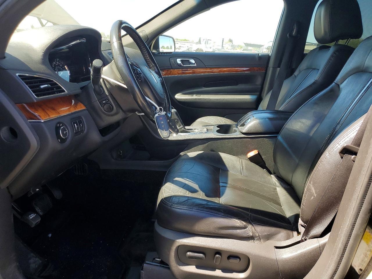 2013 LINCOLN MKT