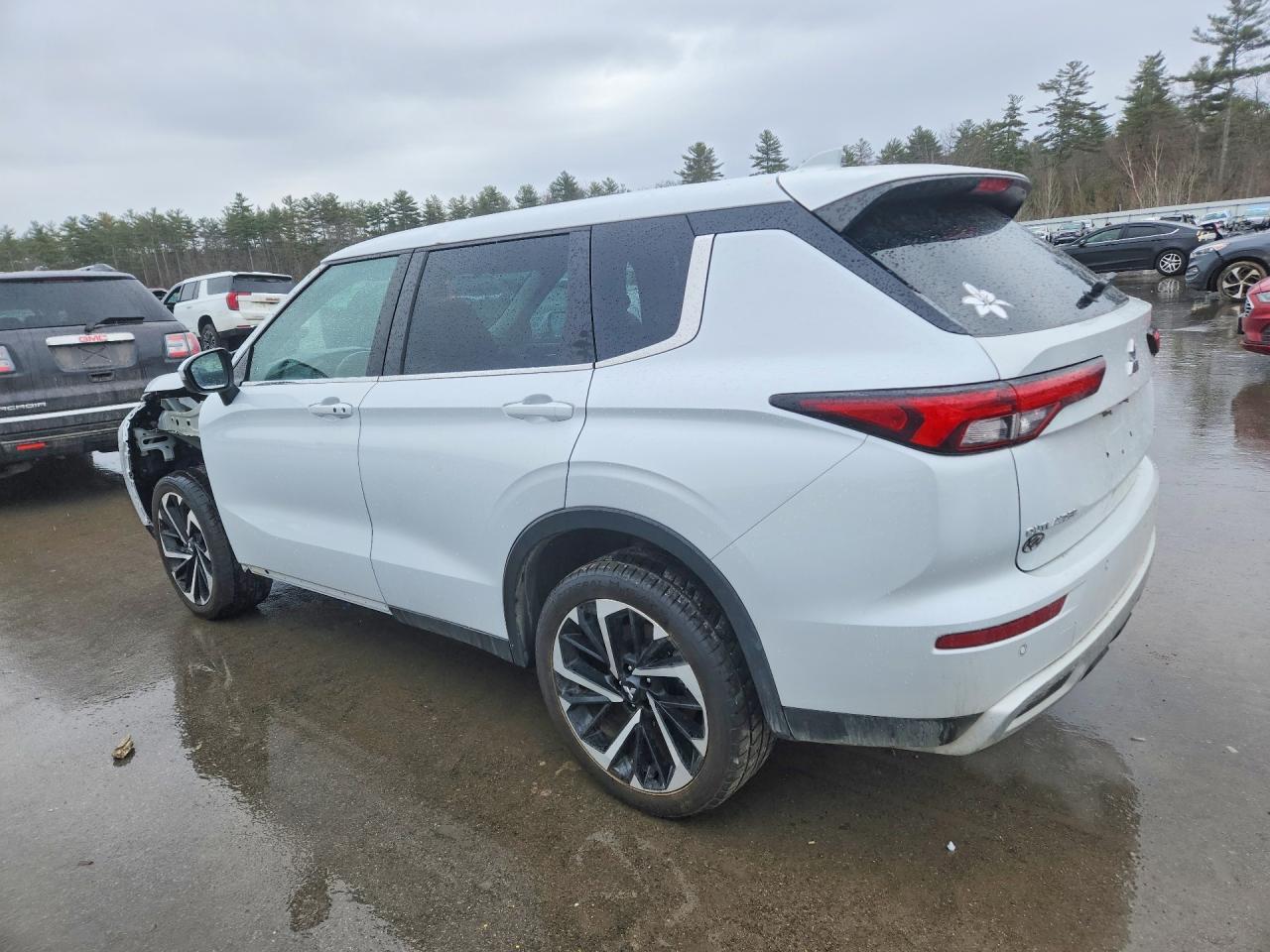 2023 MITSUBISHI outlander