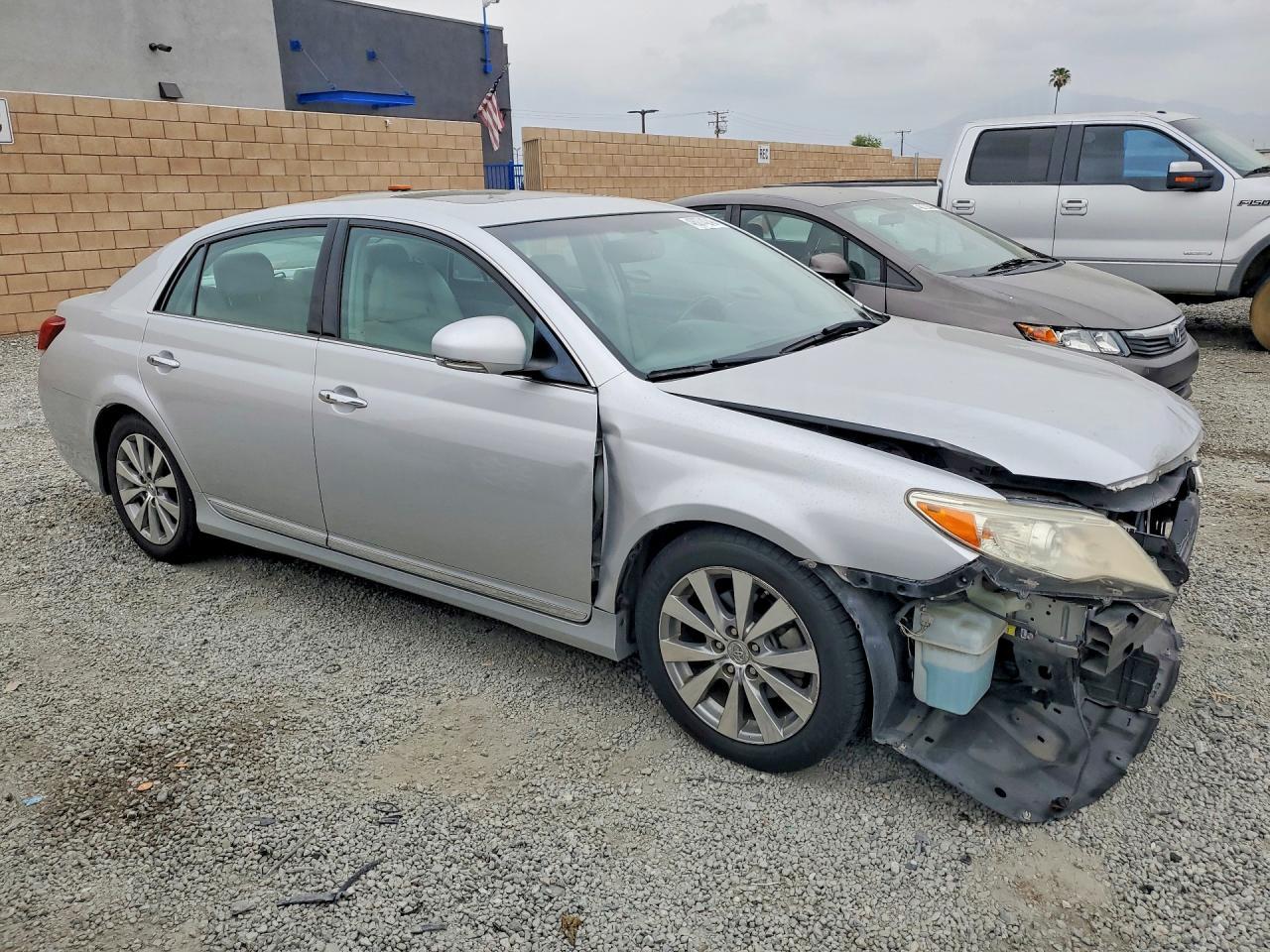 2011 TOYOTA Avalon