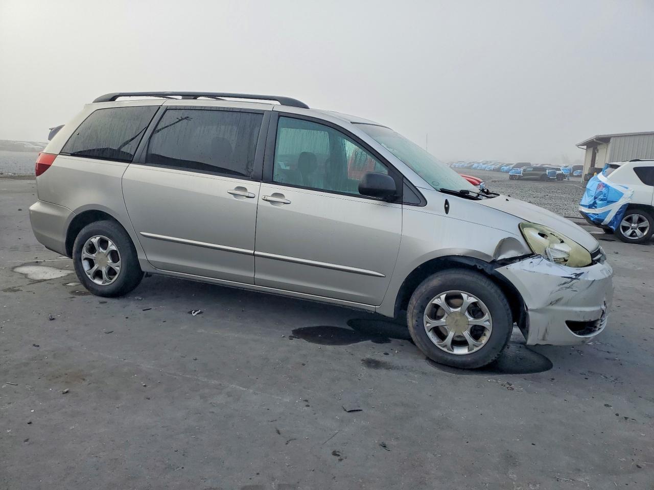 2004 TOYOTA SIENNA