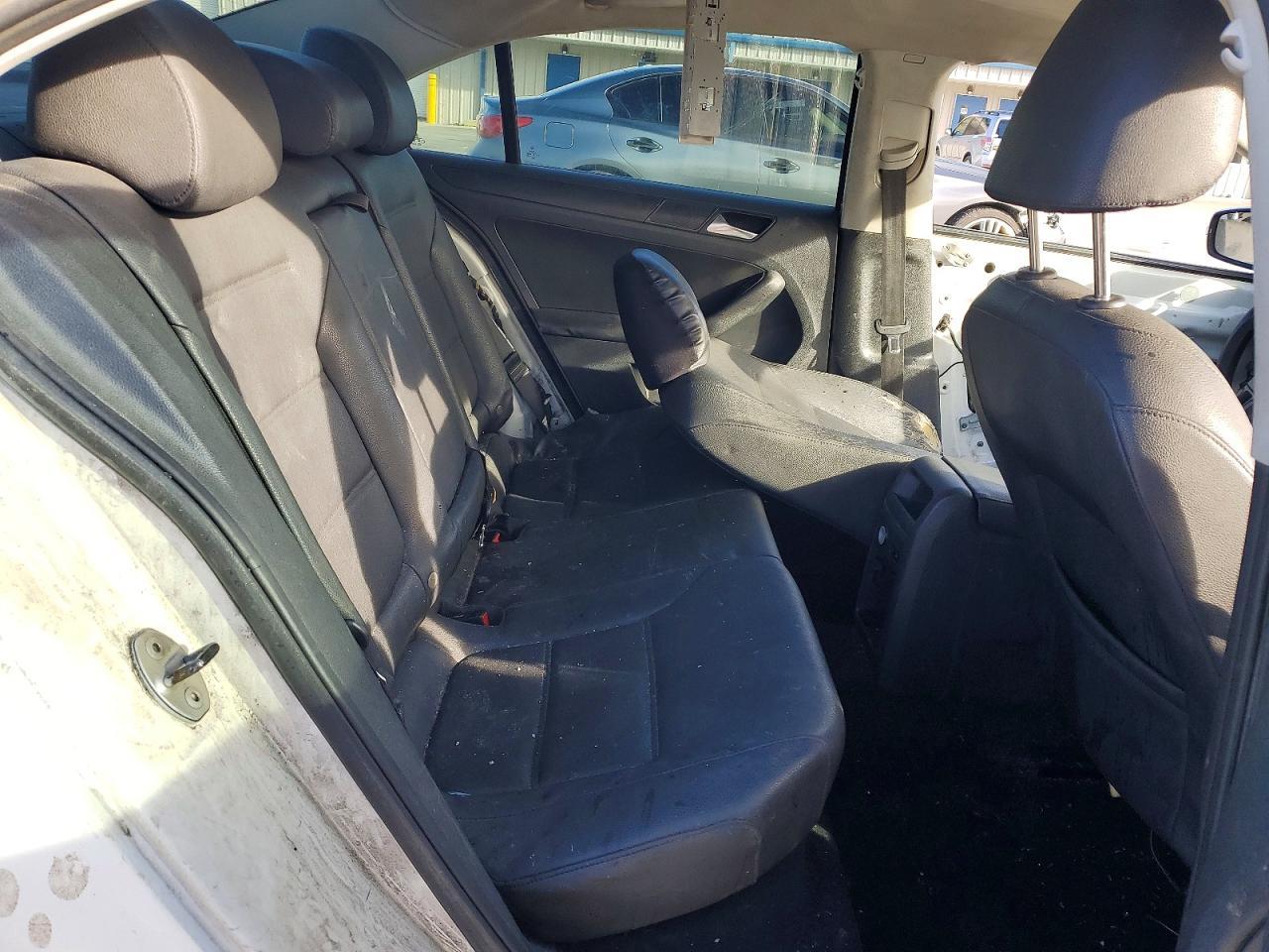 2011 VOLKSWAGEN JETTA