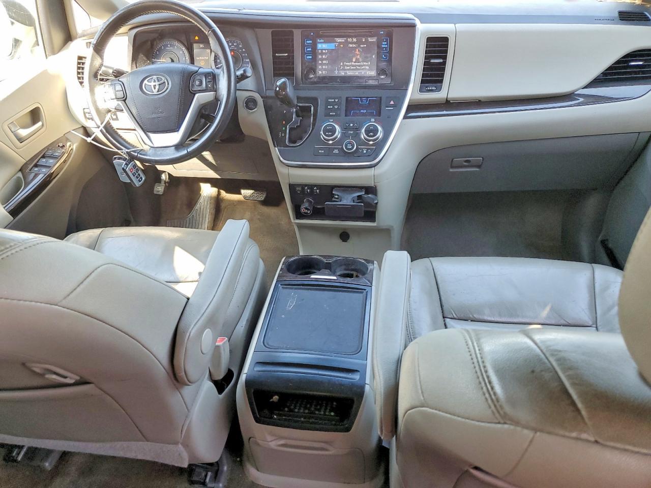 2016 TOYOTA SIENNA