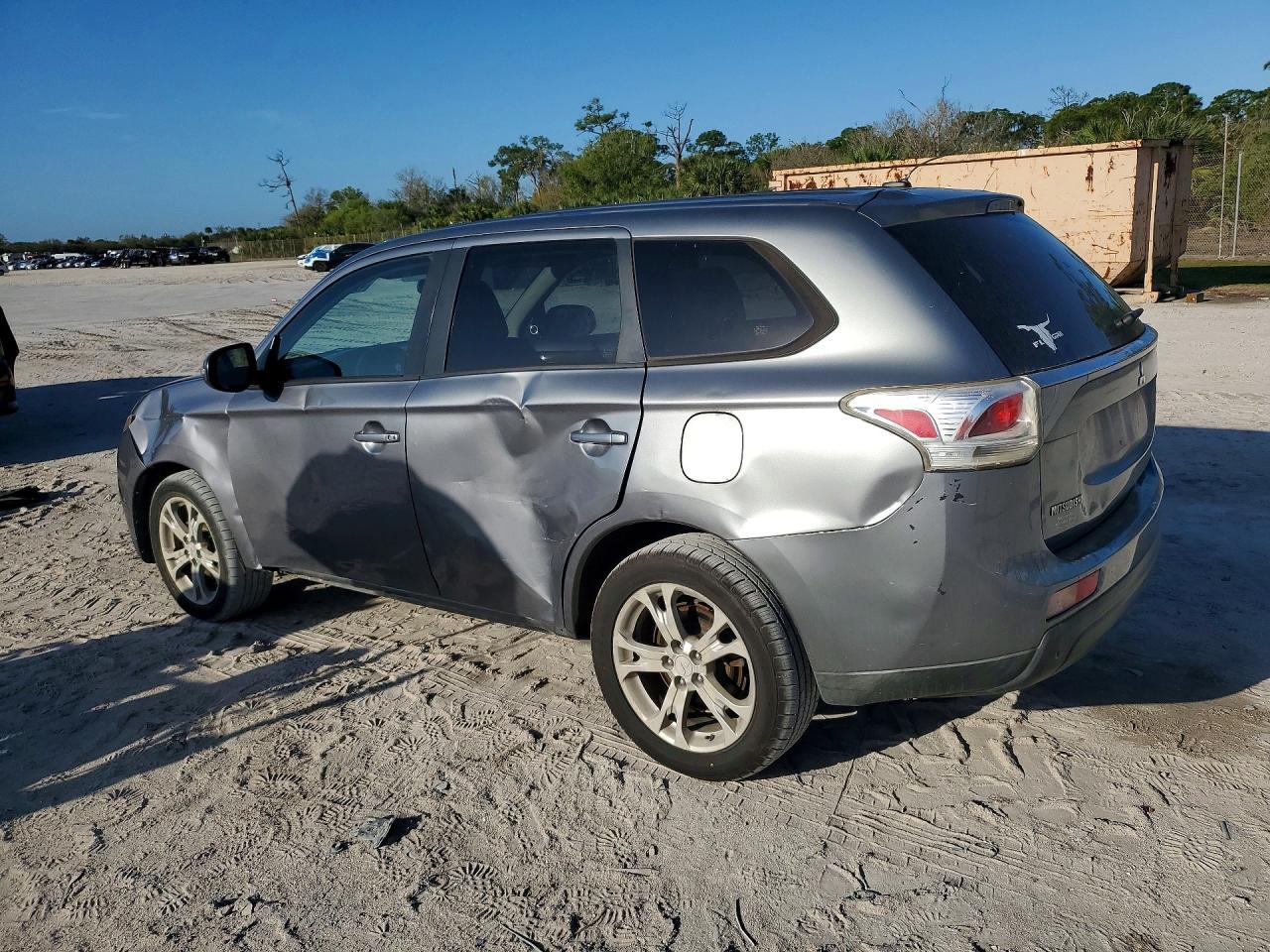 2014 MITSUBISHI outlander