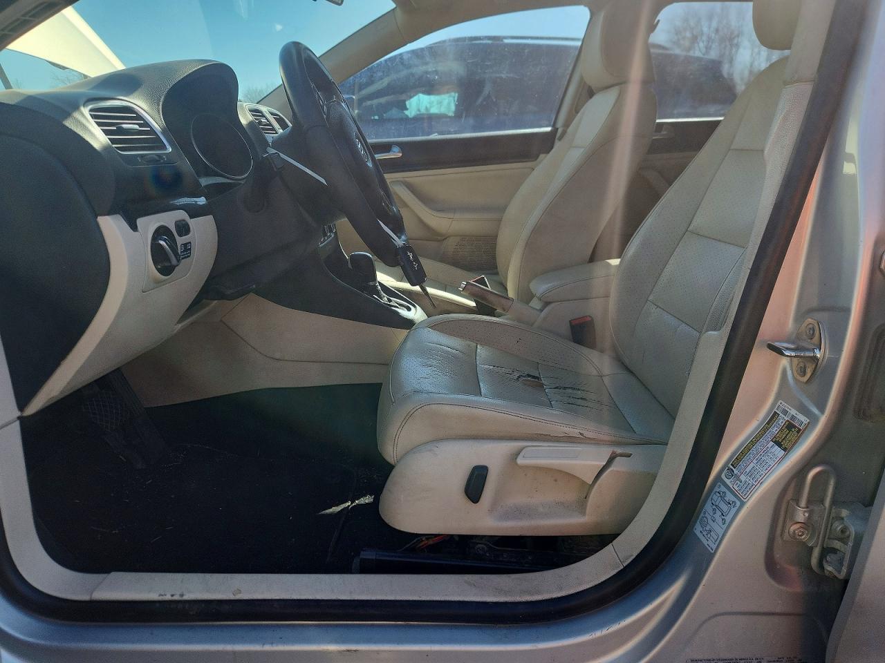 2011 VOLKSWAGEN JETTA