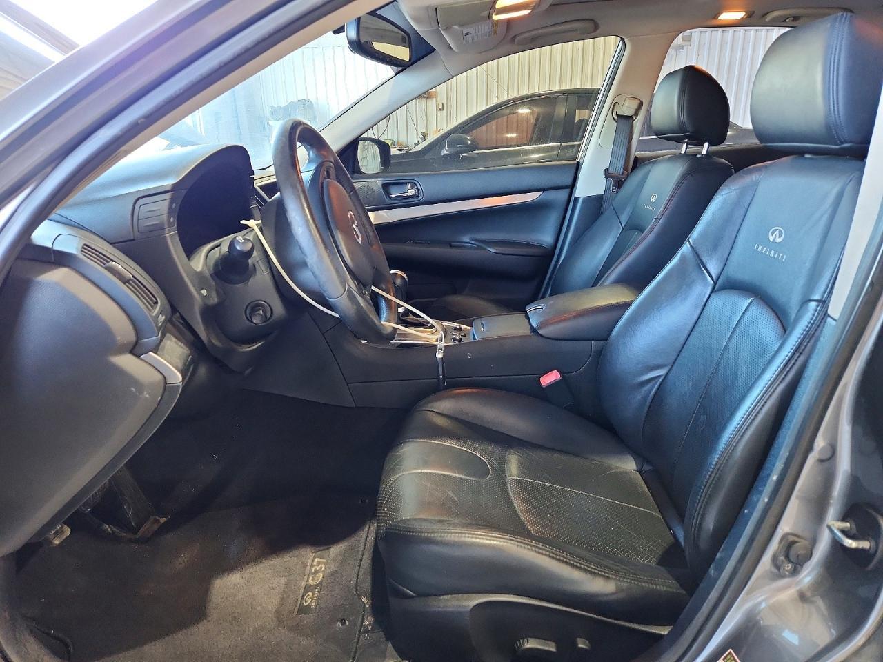 2013 INFINITI G37