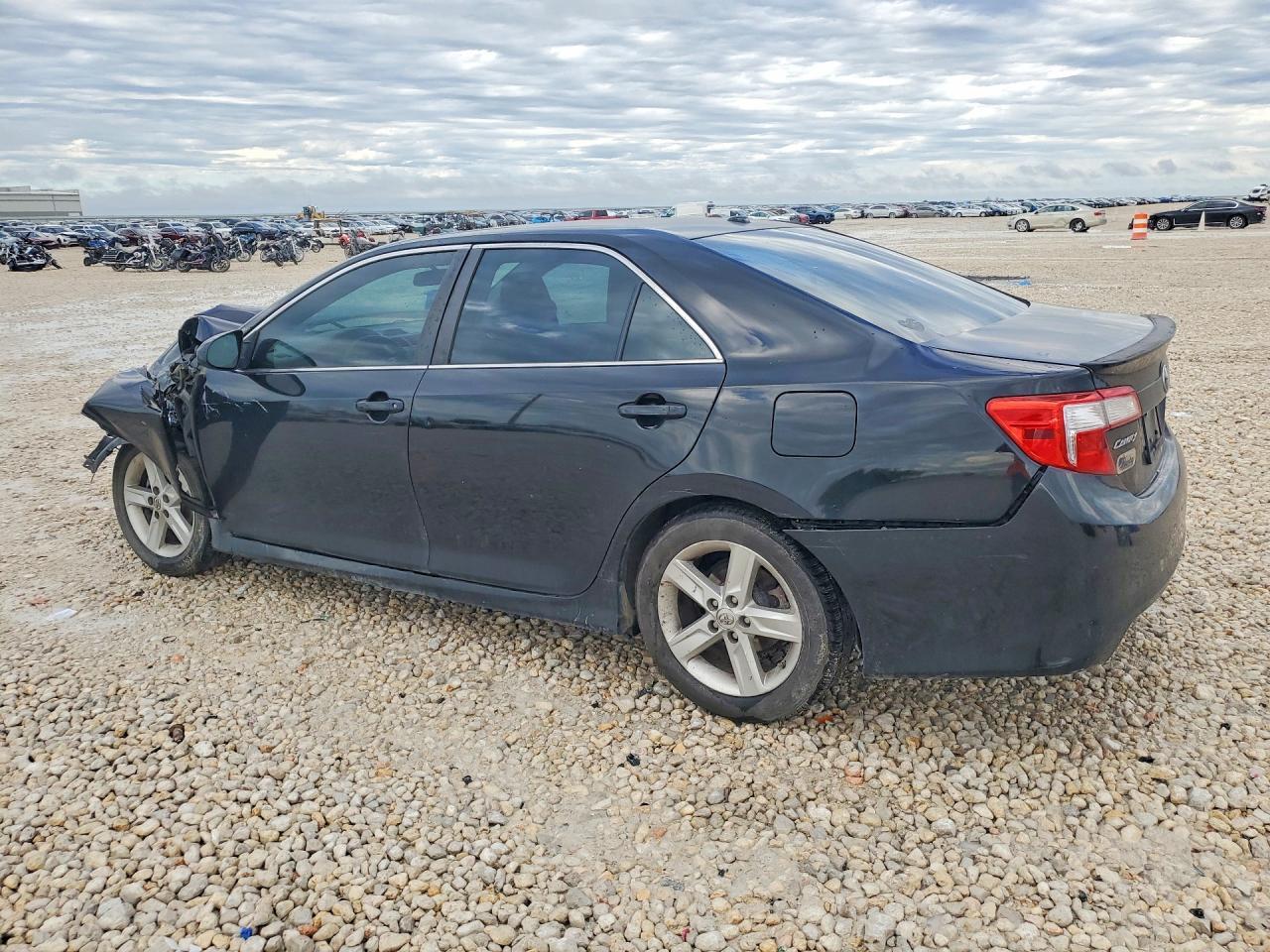 2014 TOYOTA CAMRY