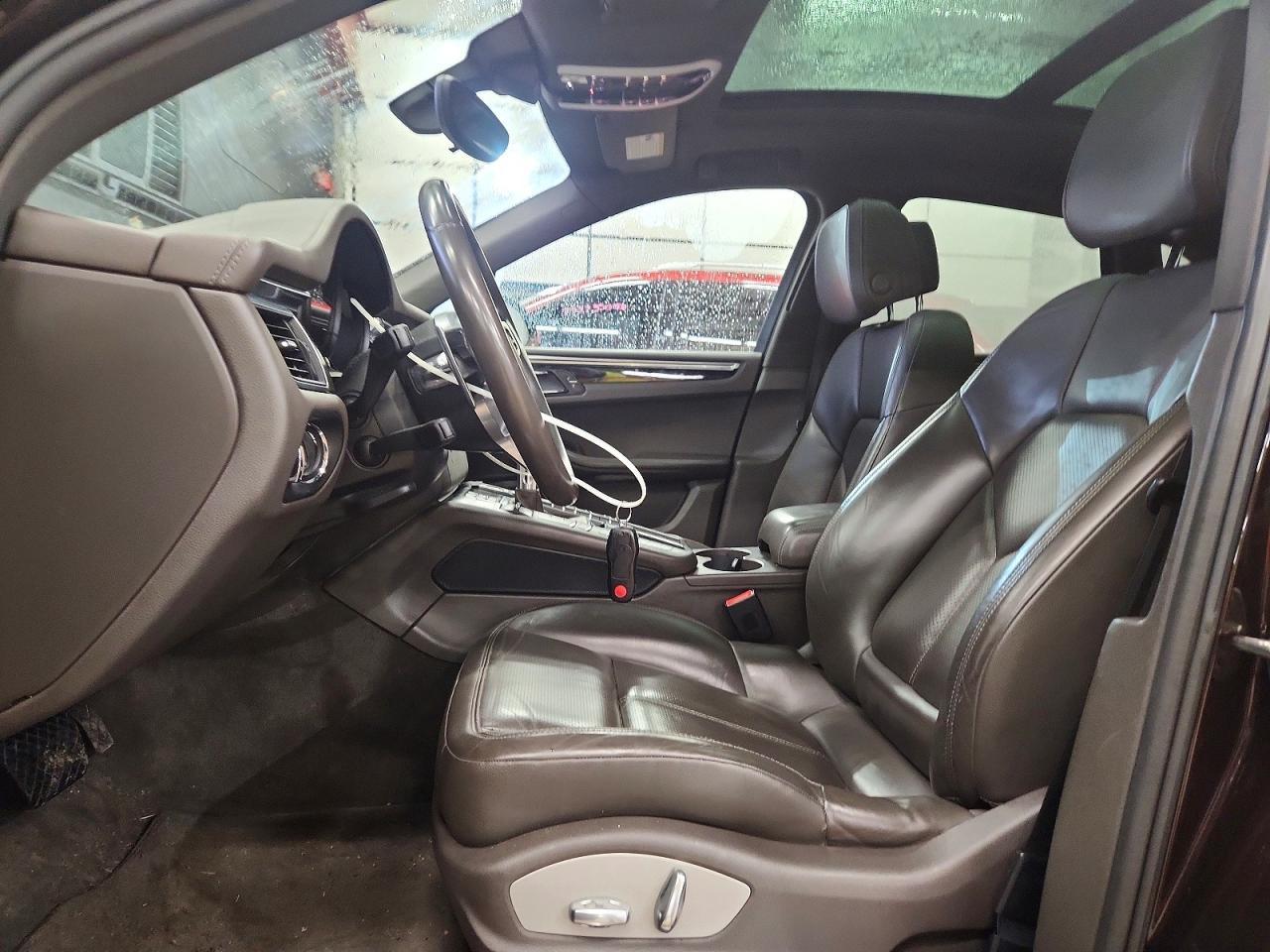 2016 PORSCHE Macan