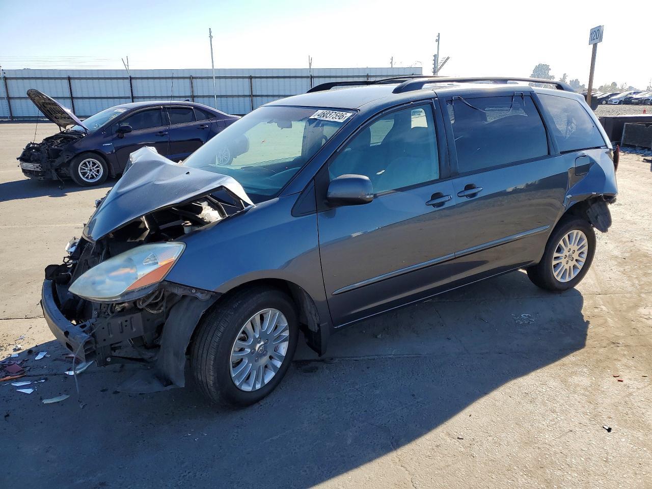 2010 TOYOTA SIENNA