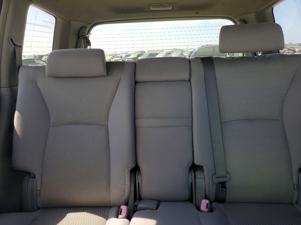 2004 TOYOTA HIGHLANDER