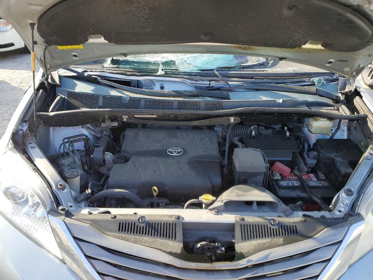 2014 TOYOTA SIENNA