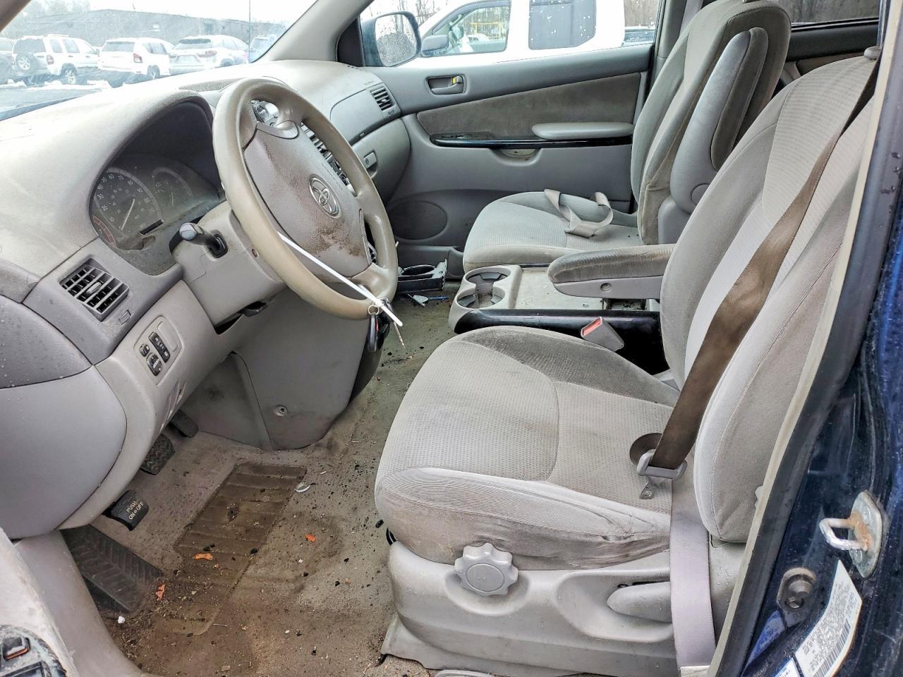 2004 TOYOTA SIENNA