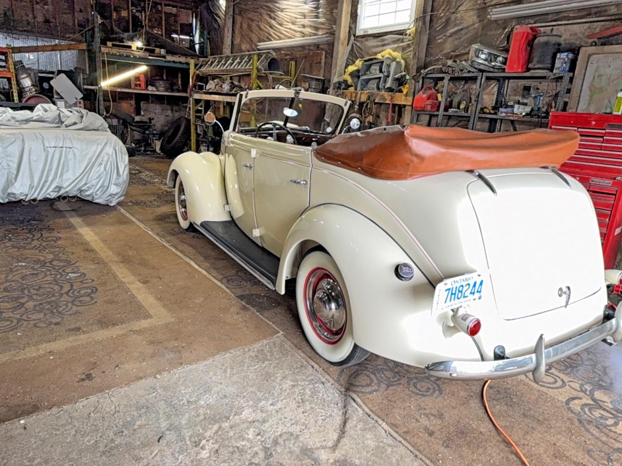 1937 FORD Deluxe