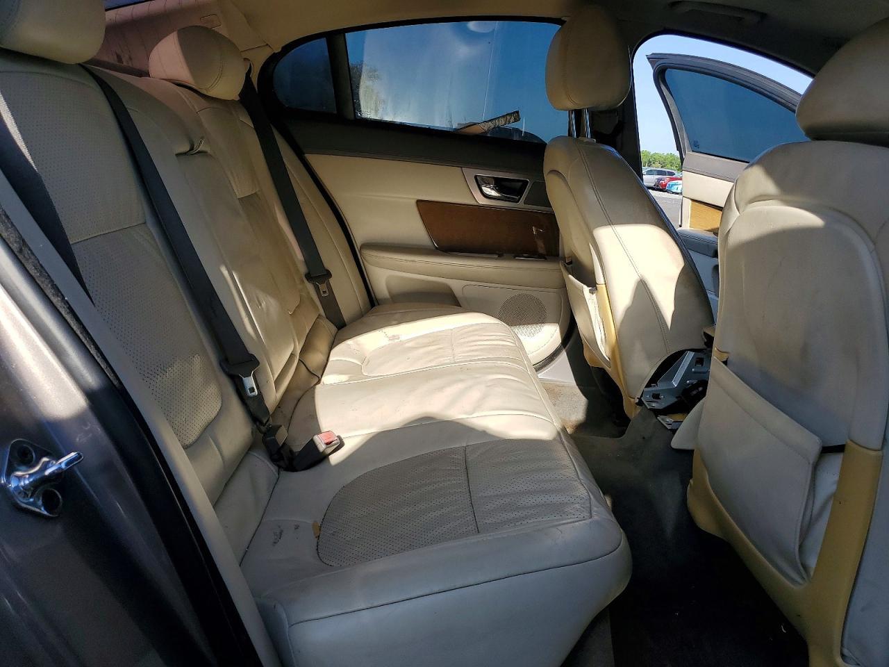 2009 JAGUAR XF