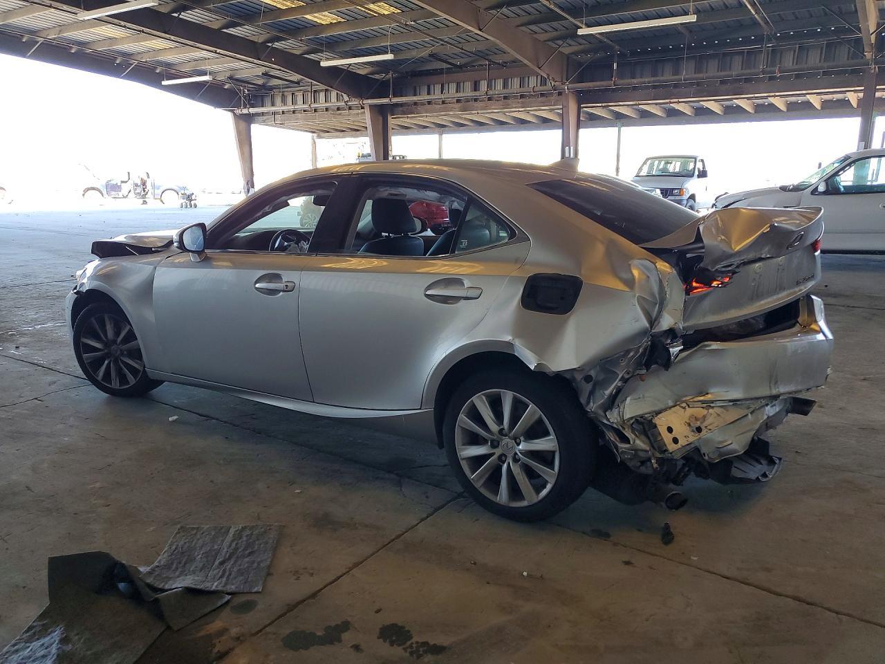 2016 LEXUS IS 200t