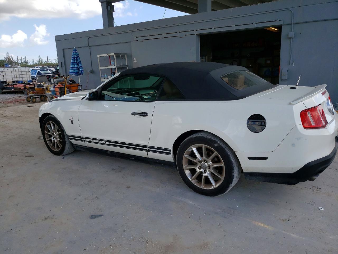 2011 FORD MUSTANG
