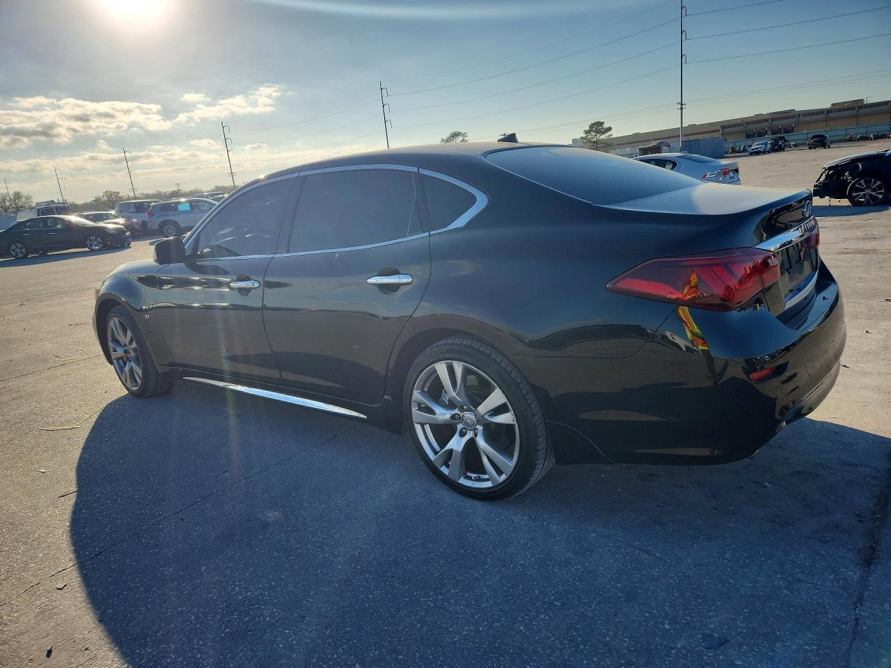 2016 INFINITI Q70