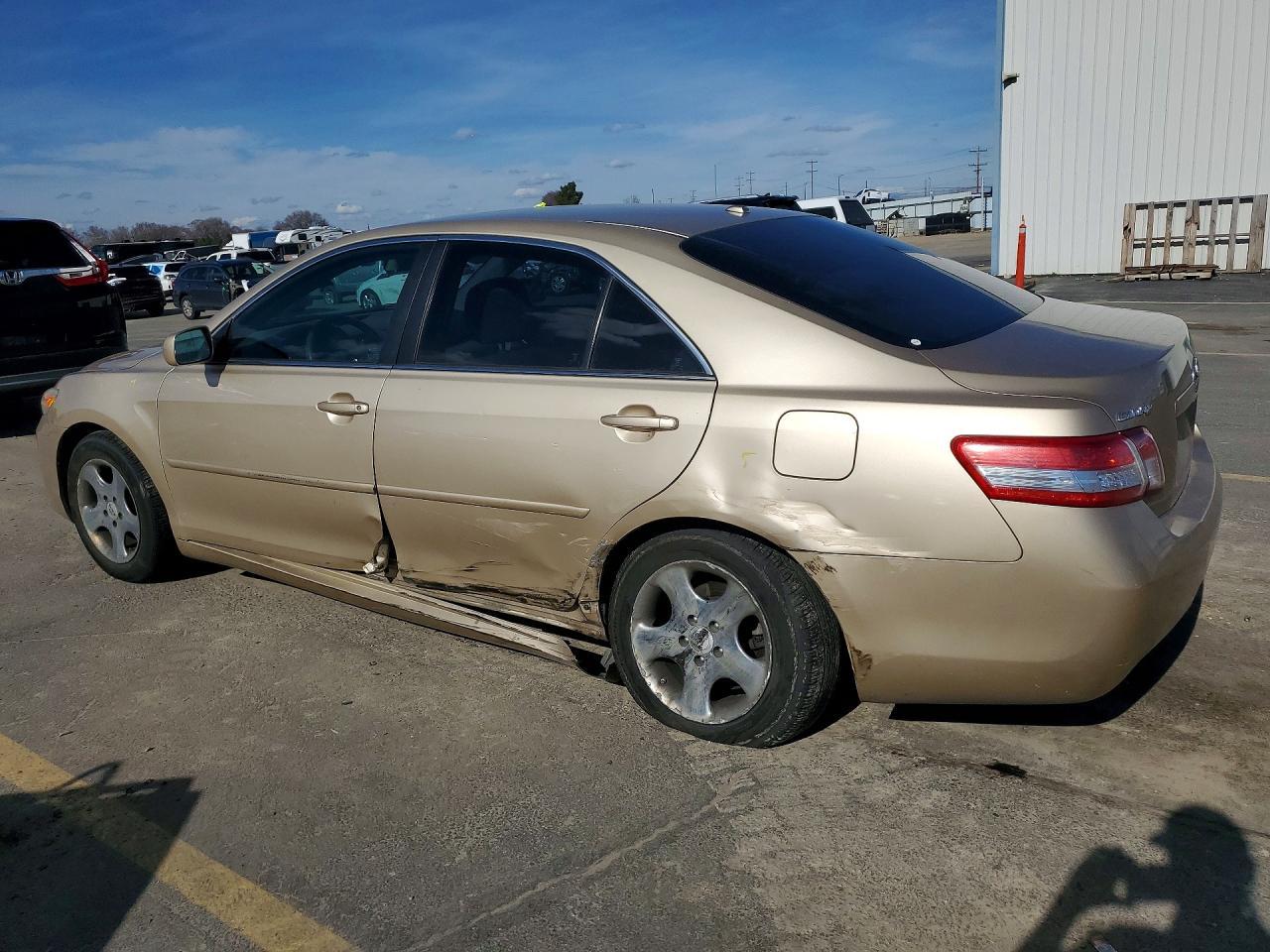 2011 TOYOTA CAMRY